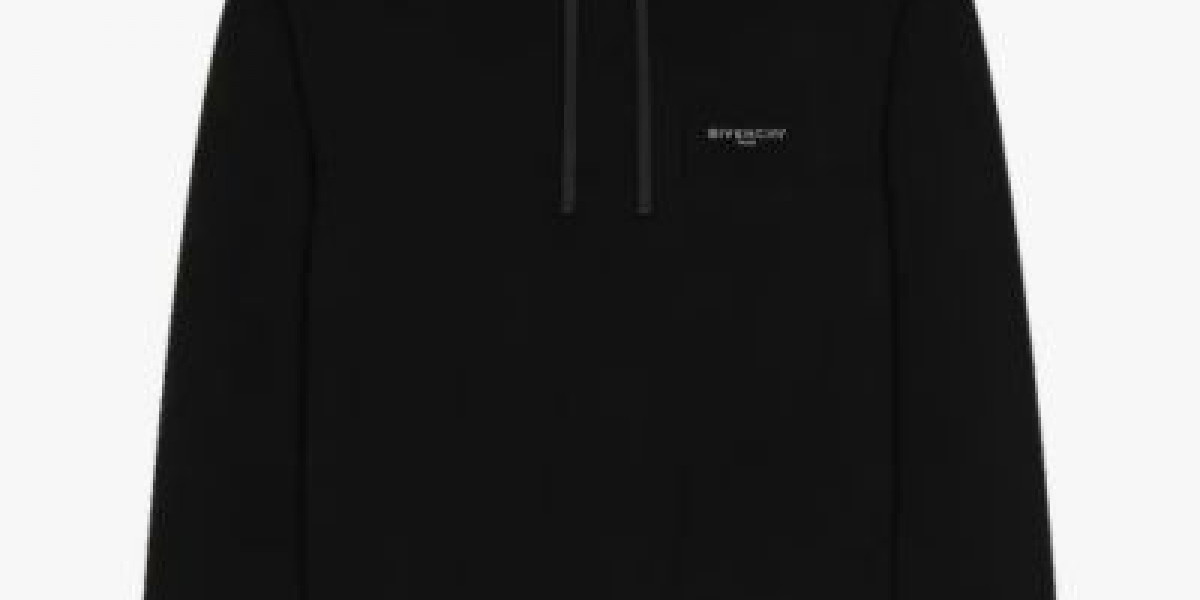 Givenchy Pullover für zierliche Figuren: Was funktioniert