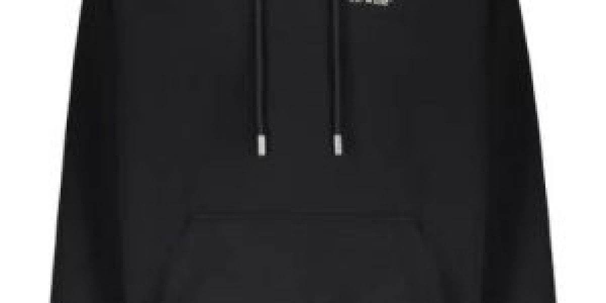 Off White Hoodie Outfits Für Einen Modernen Stadtlook